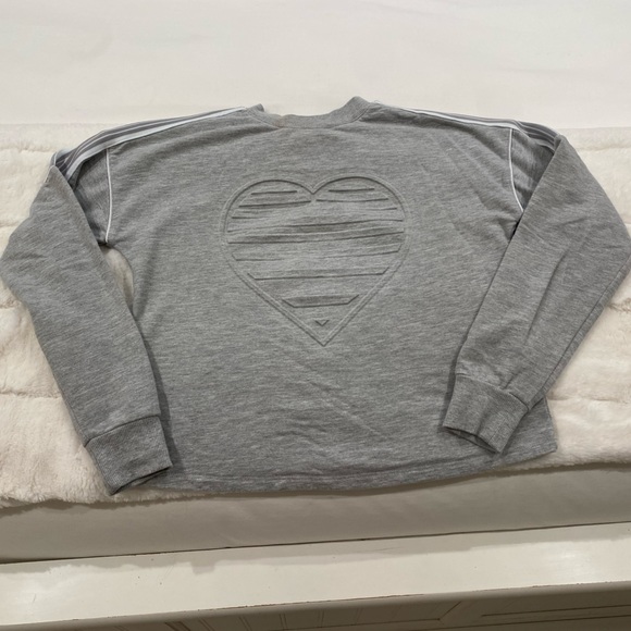 No Boundries Sweatshirt - with HEART DESIGN on Front - Picture 10 of 10